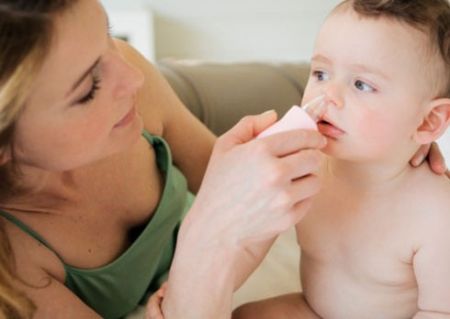 Come curare il naso chiuso nel neonato