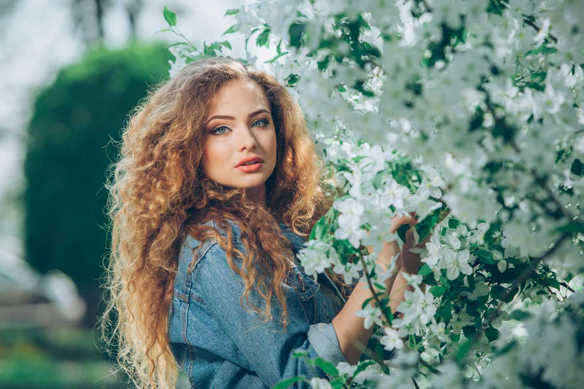 Capelli crespi rimedi: tanti consigli per domarli al meglio