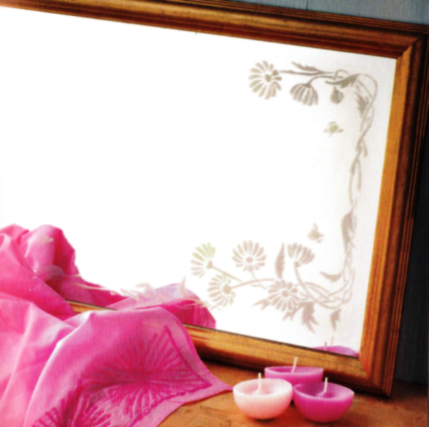 Decorazione specchio stencil