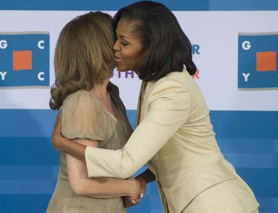 Michelle Obama e Valerie Trierweiler, due first lady a confronto [FOTO]