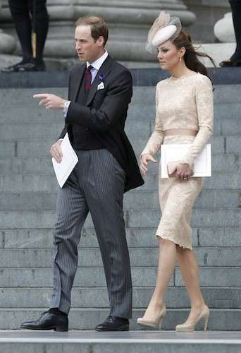 Kate Middleton sceglie un abito di pizzo Alexander McQueen [FOTO]