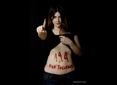 Legge 194 sull’aborto salva, la Consulta boccia il ricorso e il web festeggia