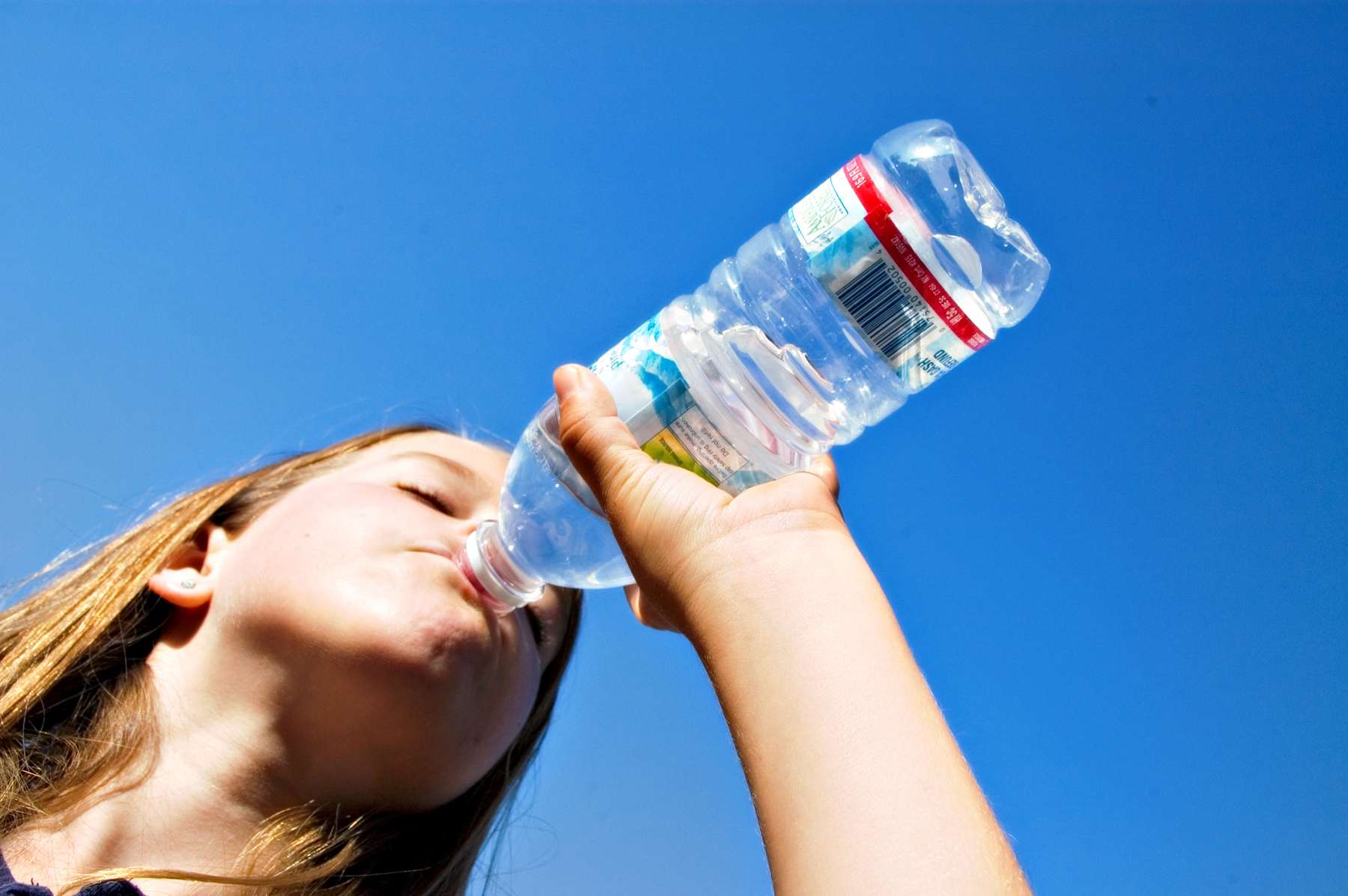 Perdere peso bevendo acqua prima dei pasti