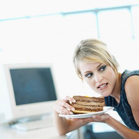 donne ingrassare in ufficio