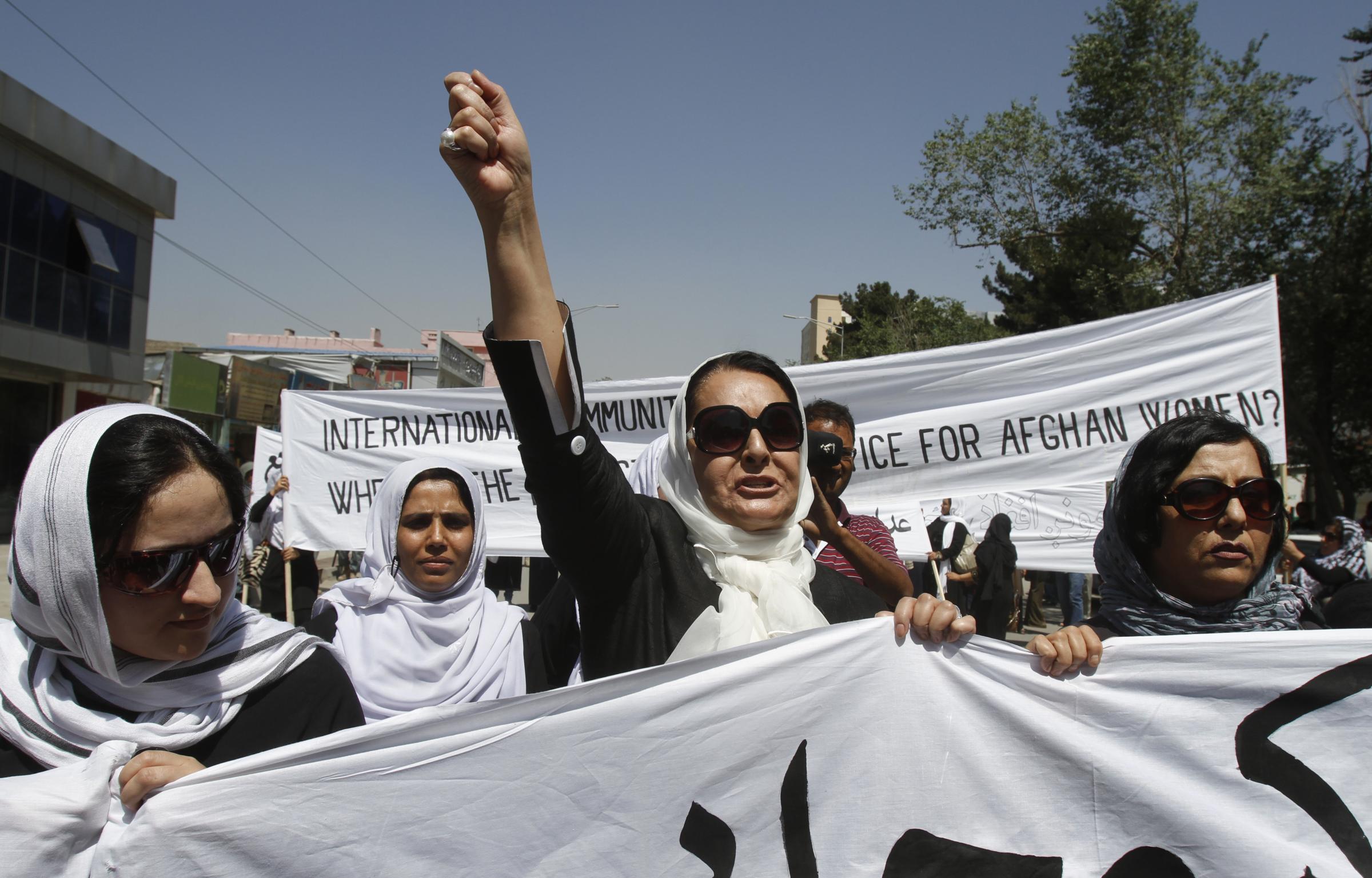 Violenza sulle donne, corteo a Kabul per protestare contro il femminicidio