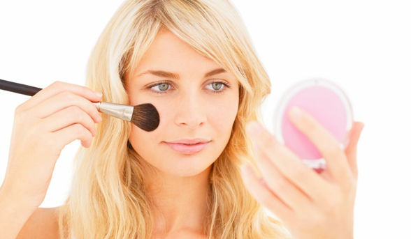 Trucco viso: come scegliere la cipria