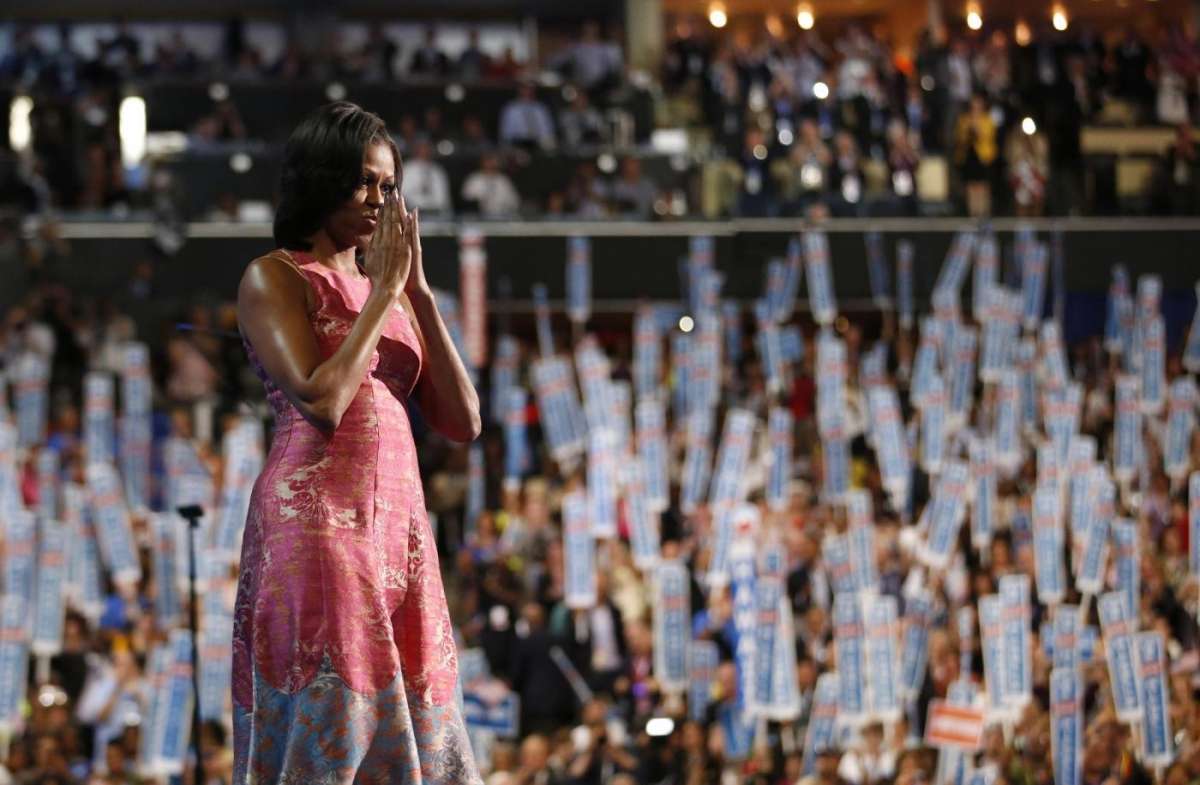 Michelle Obama convention speech, sostiene il marito e parla al cuore degli americani