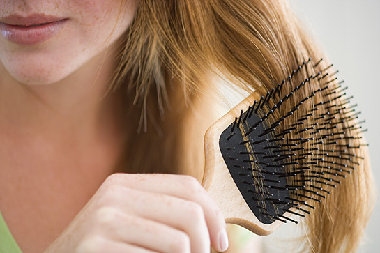 Caduta dei capelli stagionale: rimedi e quando preoccuparsi