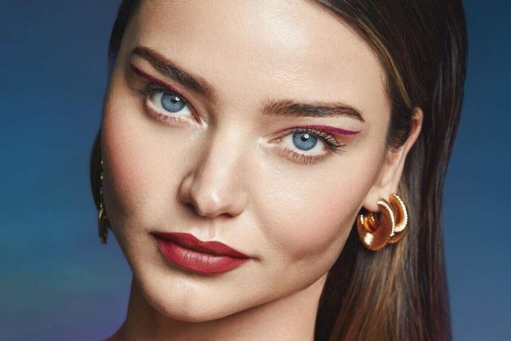 Miranda Kerr con trucco grafico - brand make-up low cost