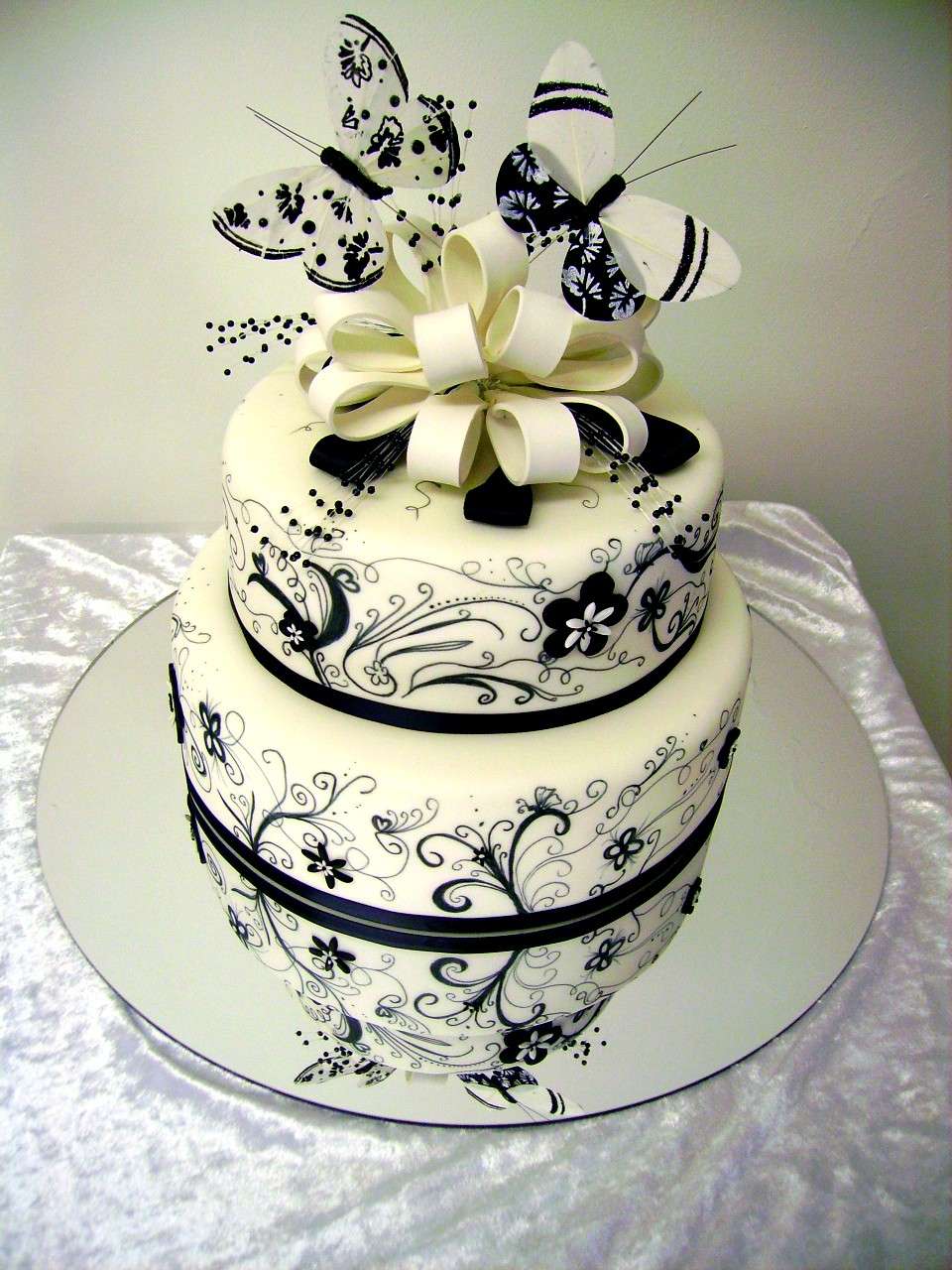 Decorazioni torte nuziali: tante idee per il tuo matrimonio [FOTO]
