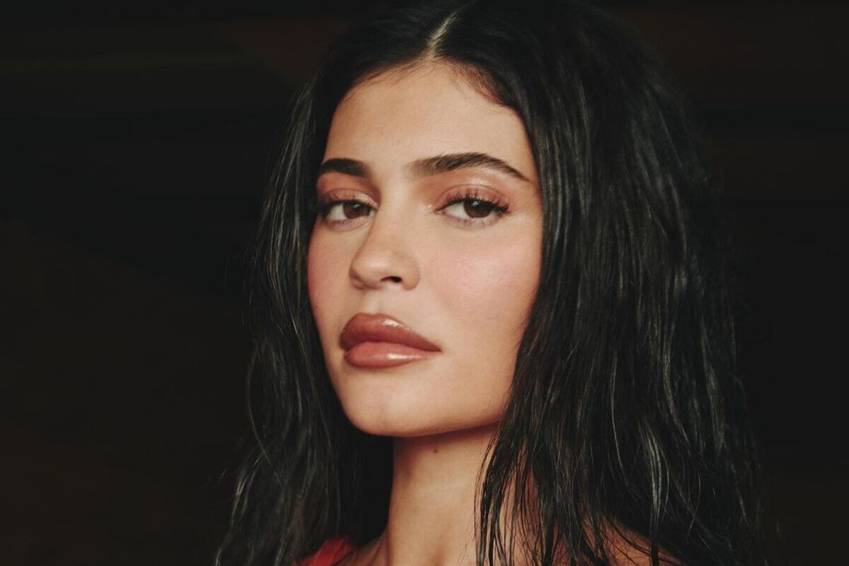 Kylie Jenner capelli lunghi-capelli sfibrati cause e rimedi