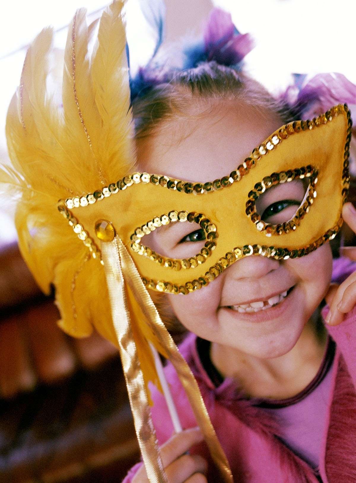 Come organizzare una festa in maschera per il tuo bambino per Carnevale [FOTO]