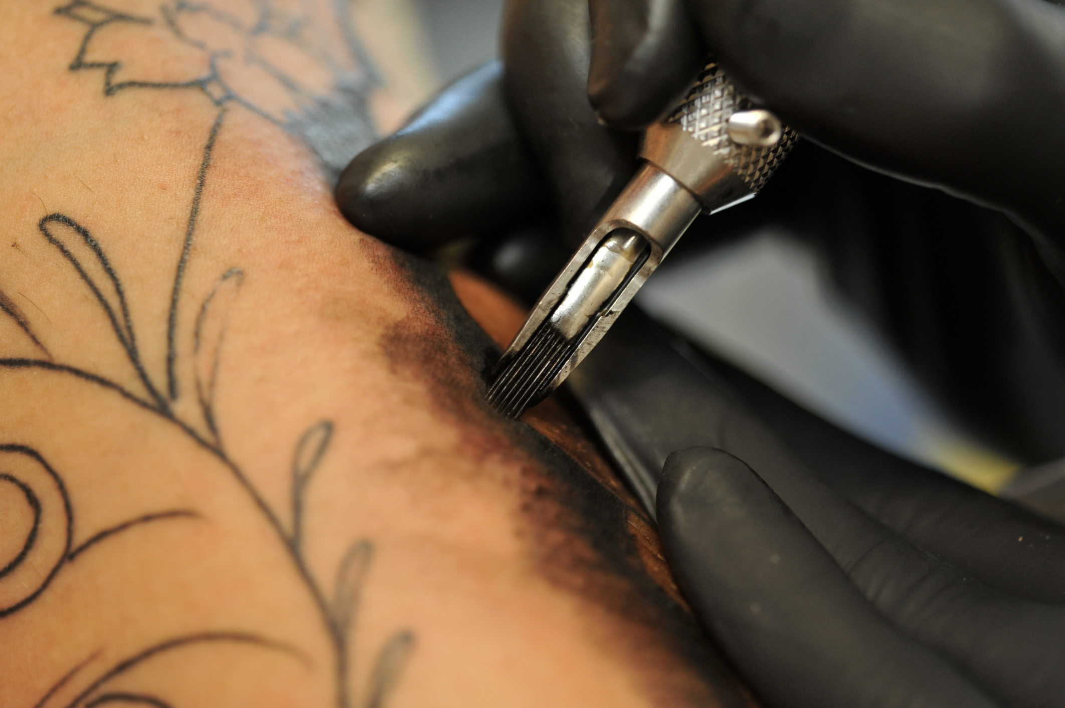 Tatuaggio: come si cura i primi giorni e nel tempo