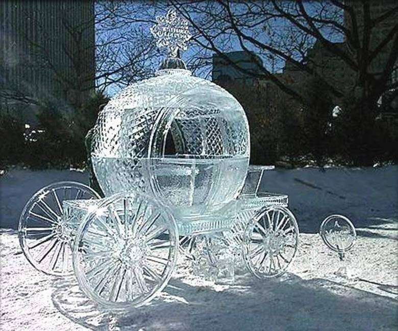Carrozza scultura di ghiaccio