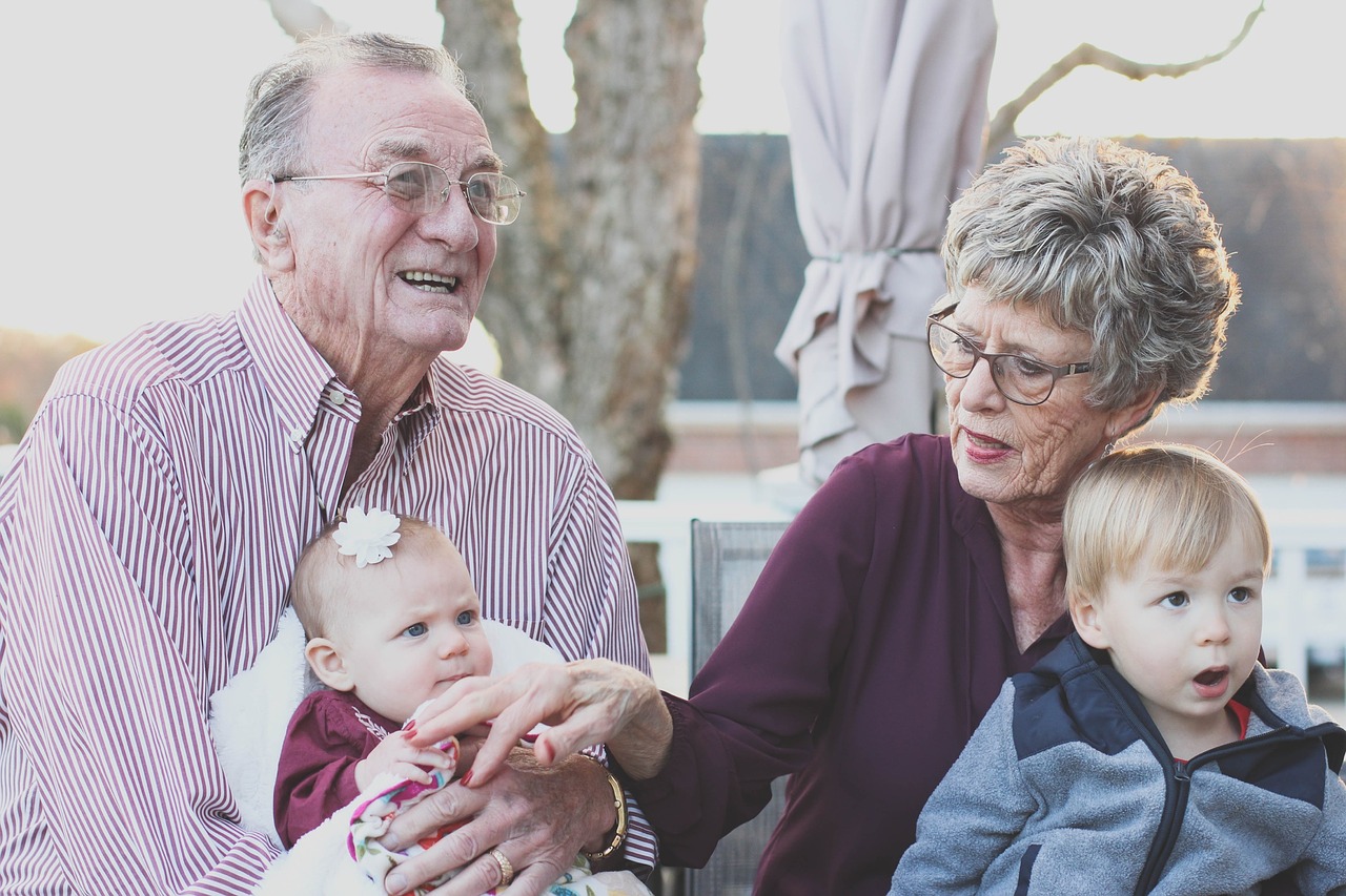 Festa dei nonni: le poesie da dedicare