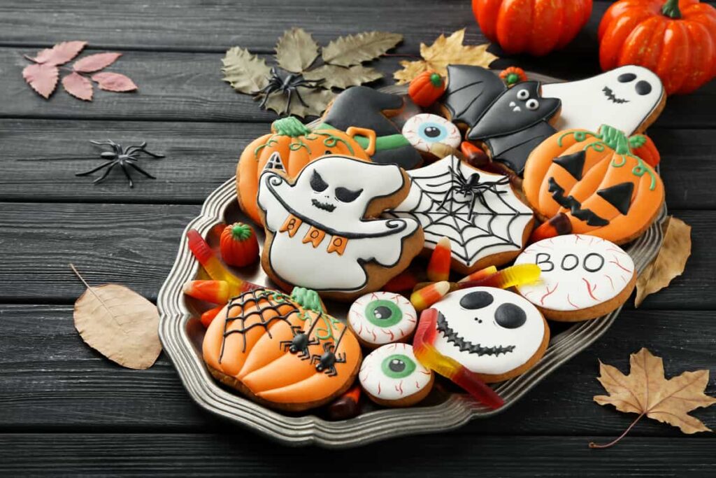 Biscotti di Halloween con forme zucca e fantasma 