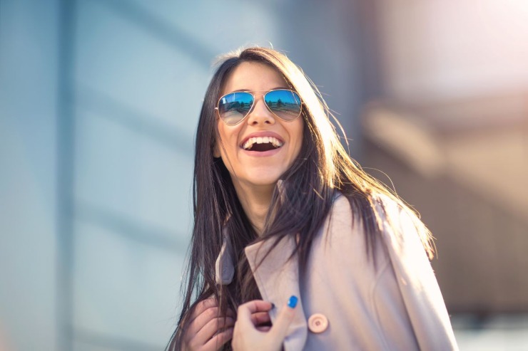 ragazza con occhiali modello avietor