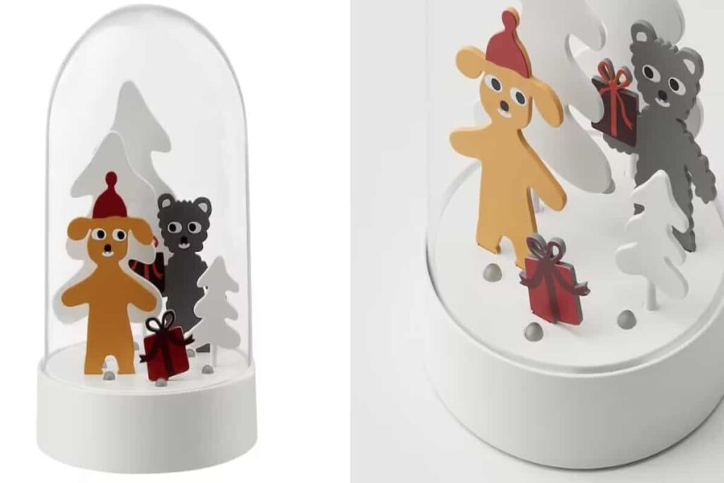 lampada in vetro, all'interno due orsi e un albero di Natale e un pacchetto regalo