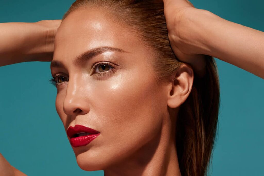 Jennifer Lopez con viso ultra luminoso