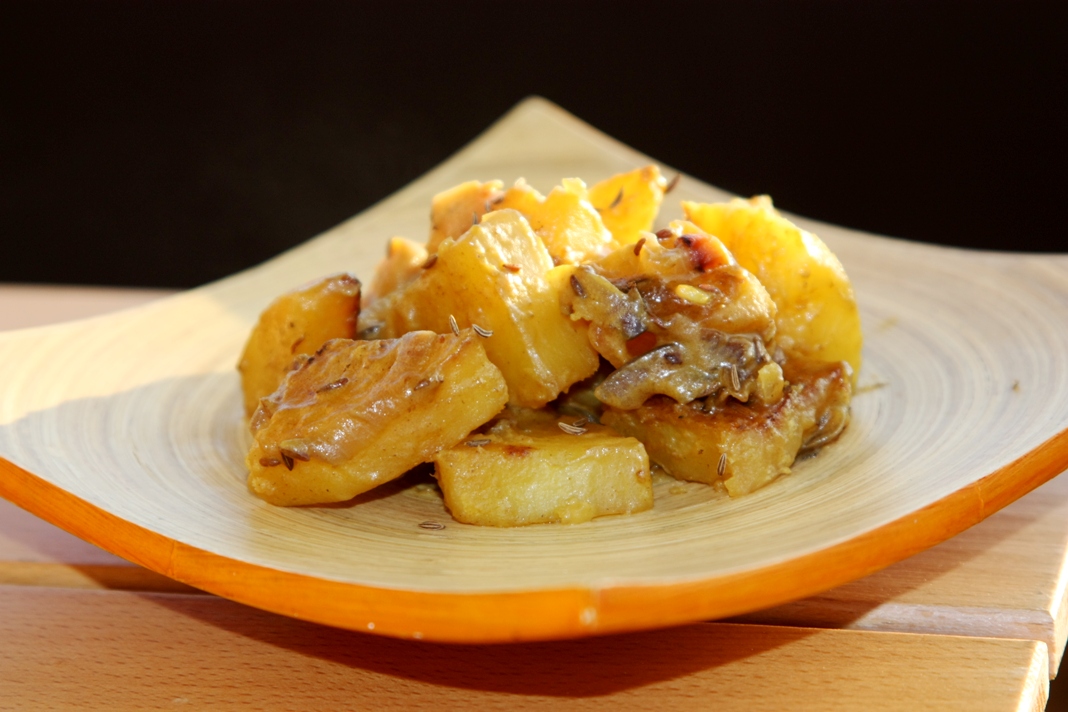 Patate e cipolle speziate, ricetta per un contorno light