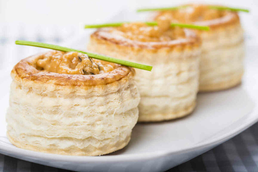 piatto di vol au vent ripieni di  zucca