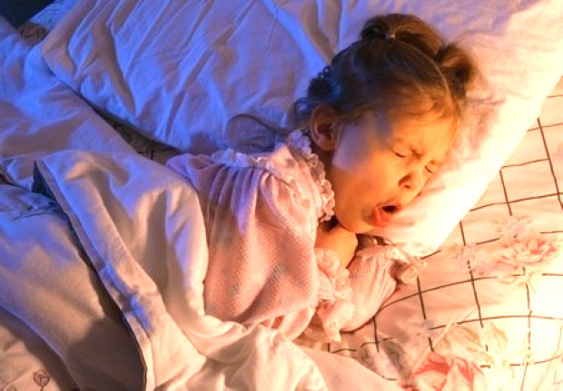 Tosse notturna nei bambini: cause e rimedi