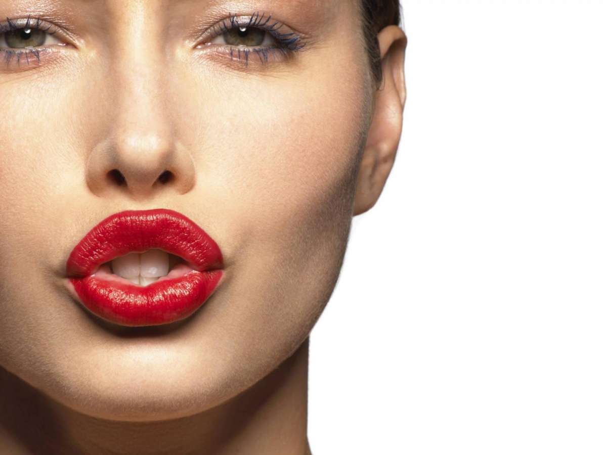 Come correggere i difetti delle labbra con il rossetto [FOTO]