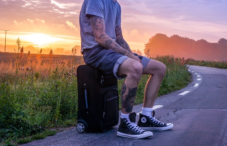 uomo tatuato