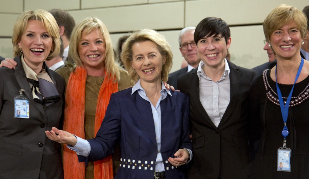 Cinque donne alla Nato, c’è anche Roberta Pinotti