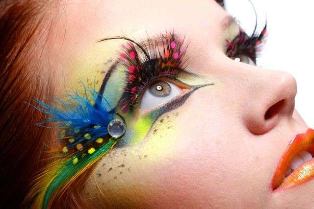 Trucco occhi multicolor per Carnevale, le idee più pazze da copiare [FOTO]