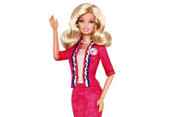 Barbie in tailleur rosa
