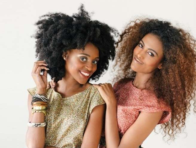 Capelli ricci afro, i tagli più glam da copiare [FOTO]