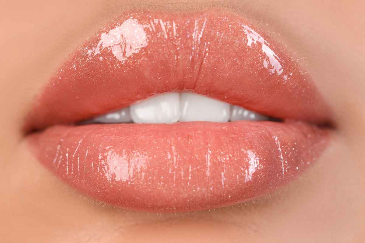 Labbra carnose con gloss