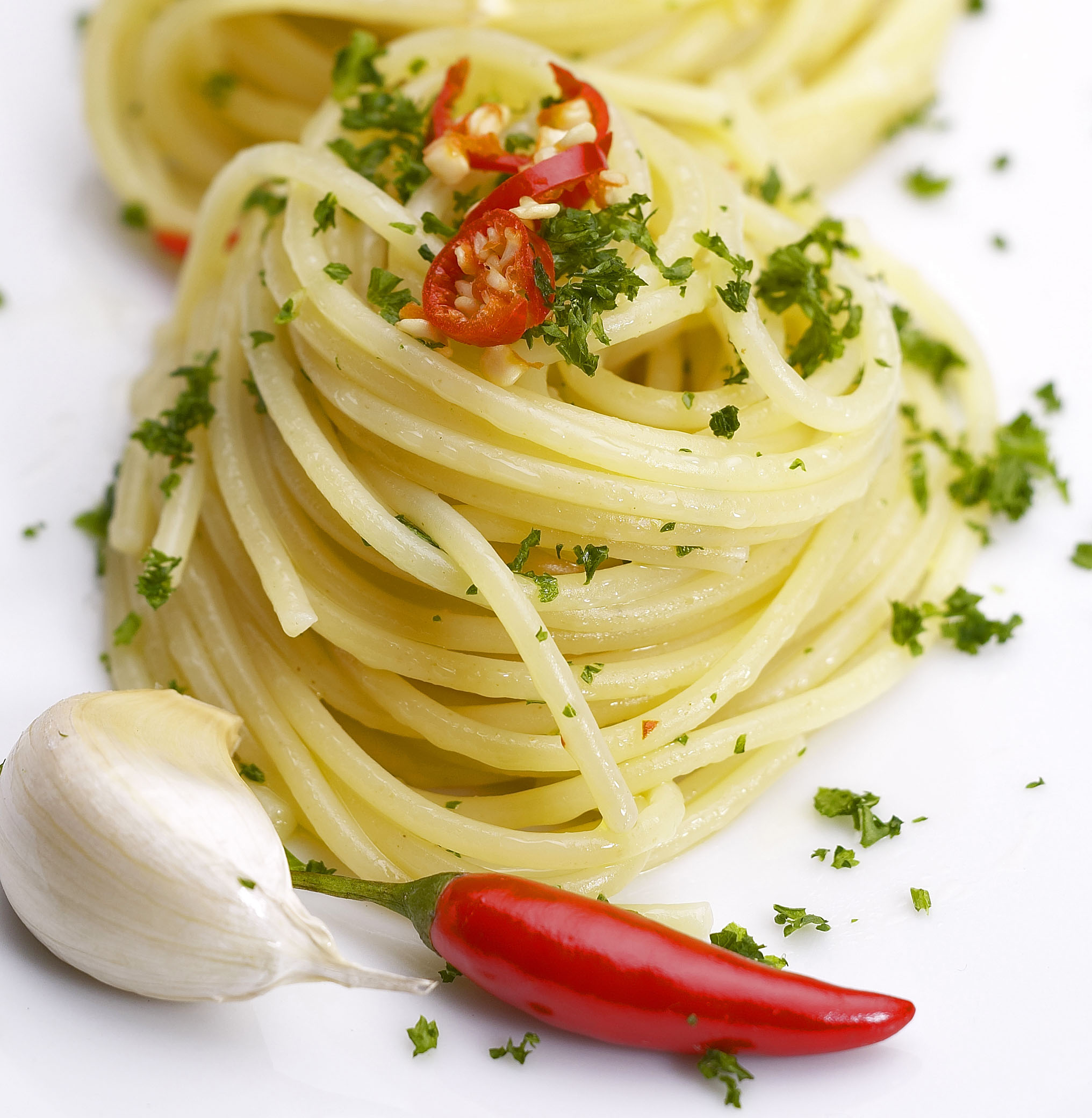 Spaghetti di riso aglio, olio e peperoncino, ricetta light senza glutine