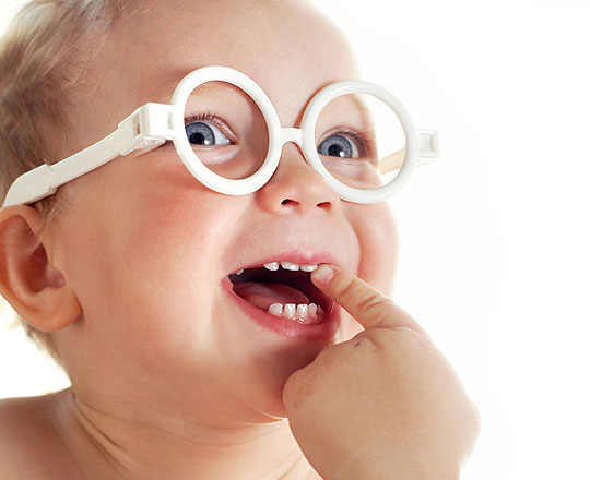 Ipermetropia nei bambini: sintomi, occhiali e miglioramenti