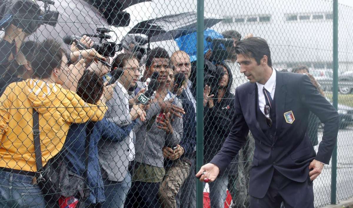 Buffon parla con i giornalisti