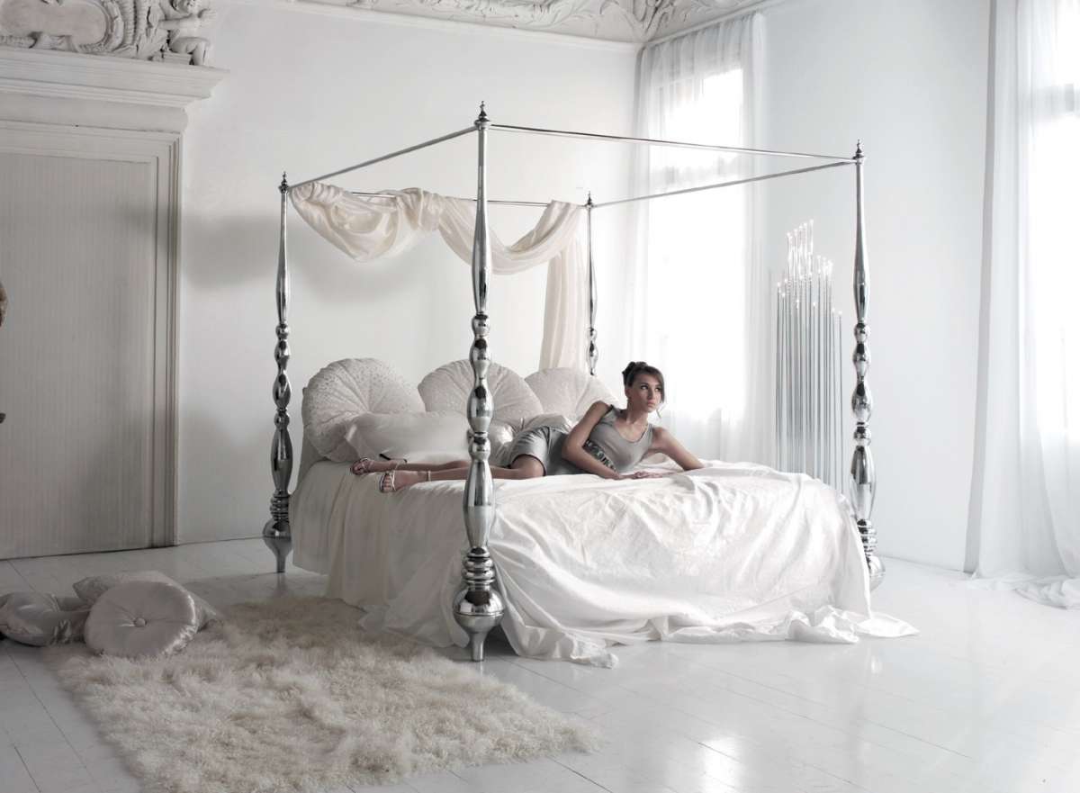 Letti a baldacchino: romanticismo in camera da letto [FOTO]