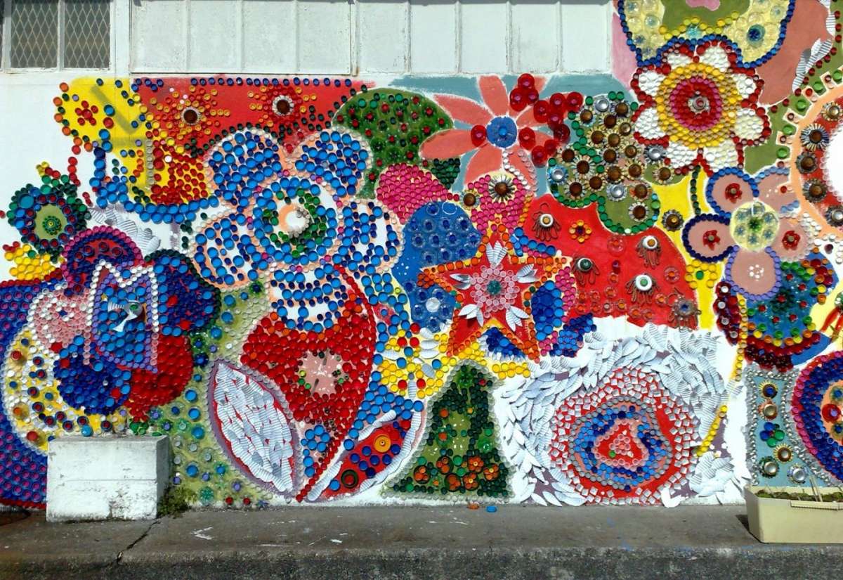 Riciclo creativo con i tappi di plastica