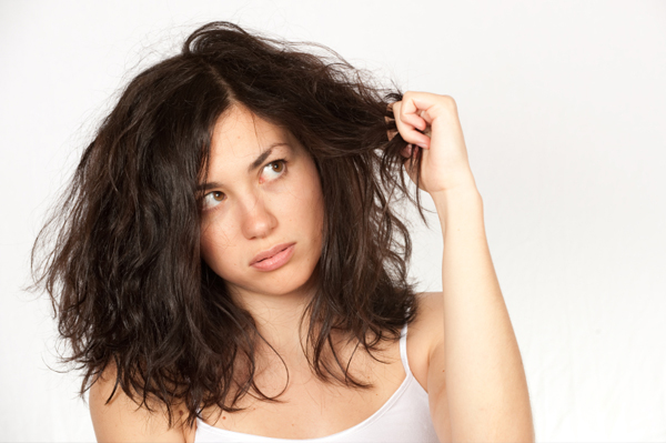 10 errori da evitare sui vostri capelli che vi fanno sembrare più vecchia