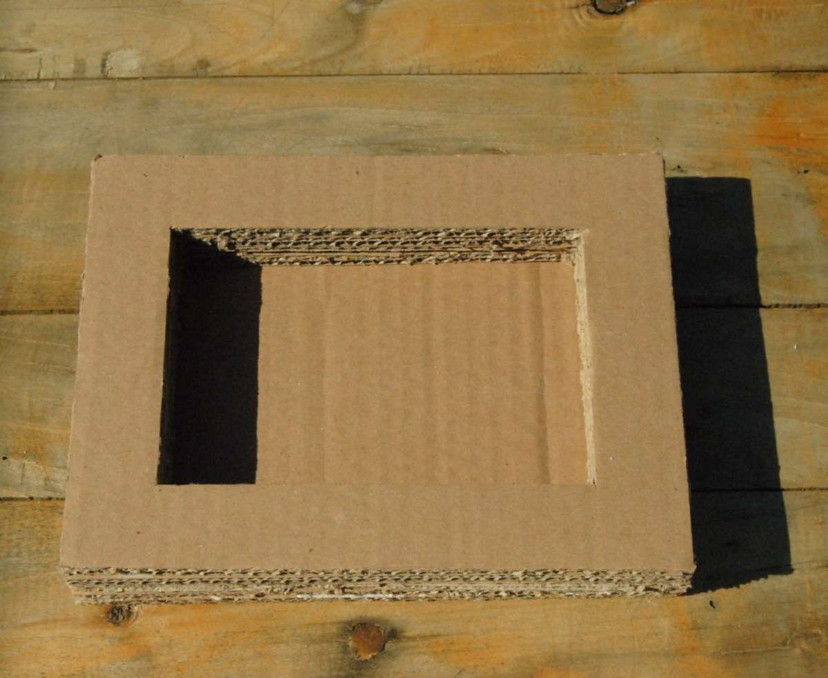 Cornice di cartone