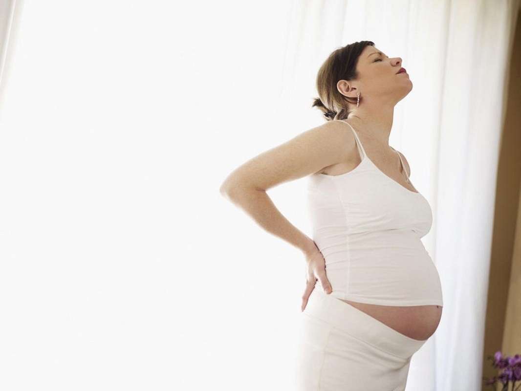 Sciatica in gravidanza: cause, rimedi ed esercizi [FOTO]