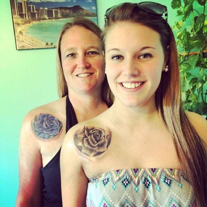 Tatuaggi per mamma e figlia: i disegni che uniscono per sempre [FOTO]