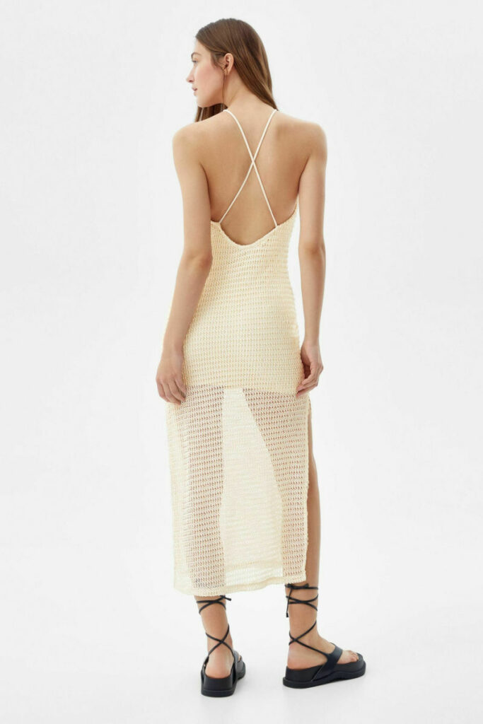 Modella con vestito crochet