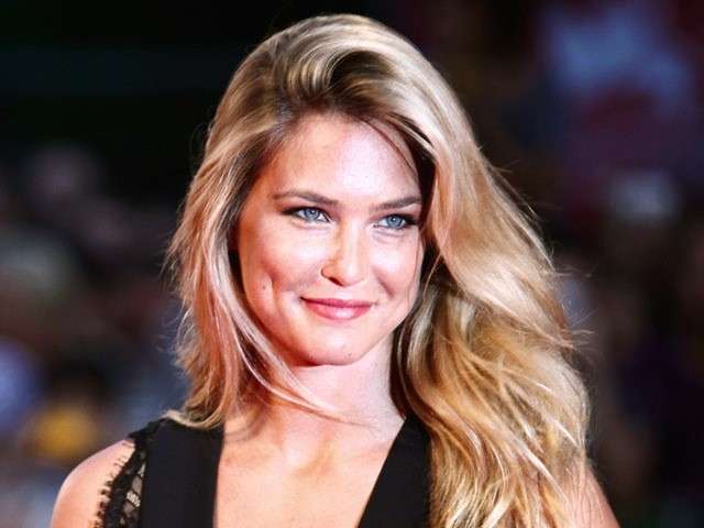 Bar Refaeli beauty look