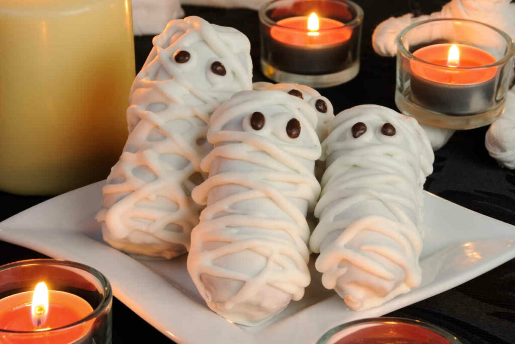 biscotti a forma di mummie dolci per Halloween