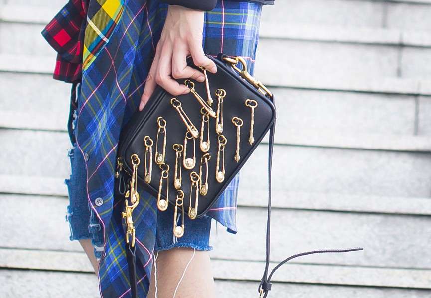 Clutch con spille