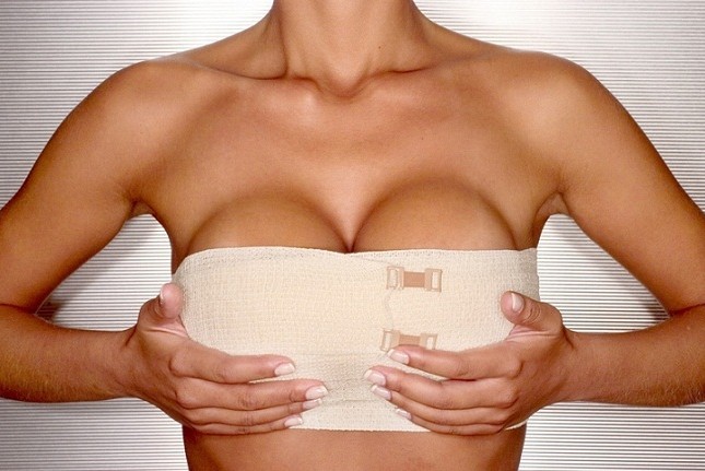 Chirurgia estetica: seno più grande solo per un giorno