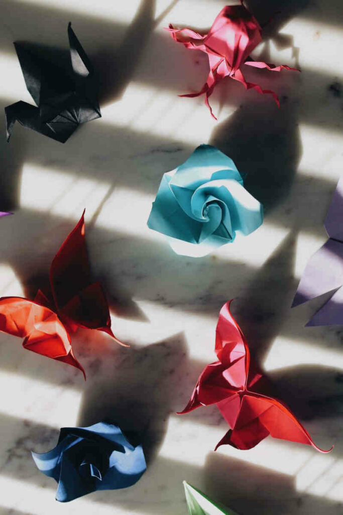 piccole decorazioni con origami per pacchetti regalo fai da te