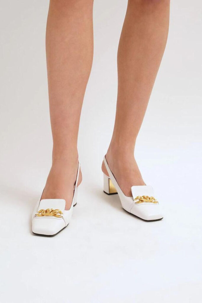 scarpe sposa sling back tacco basso bianche con fibbia logoValentino