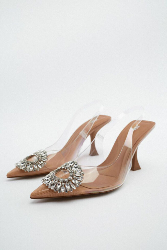 scarpe da sposa Zara in vinile trasparente e applicazione gioiello
